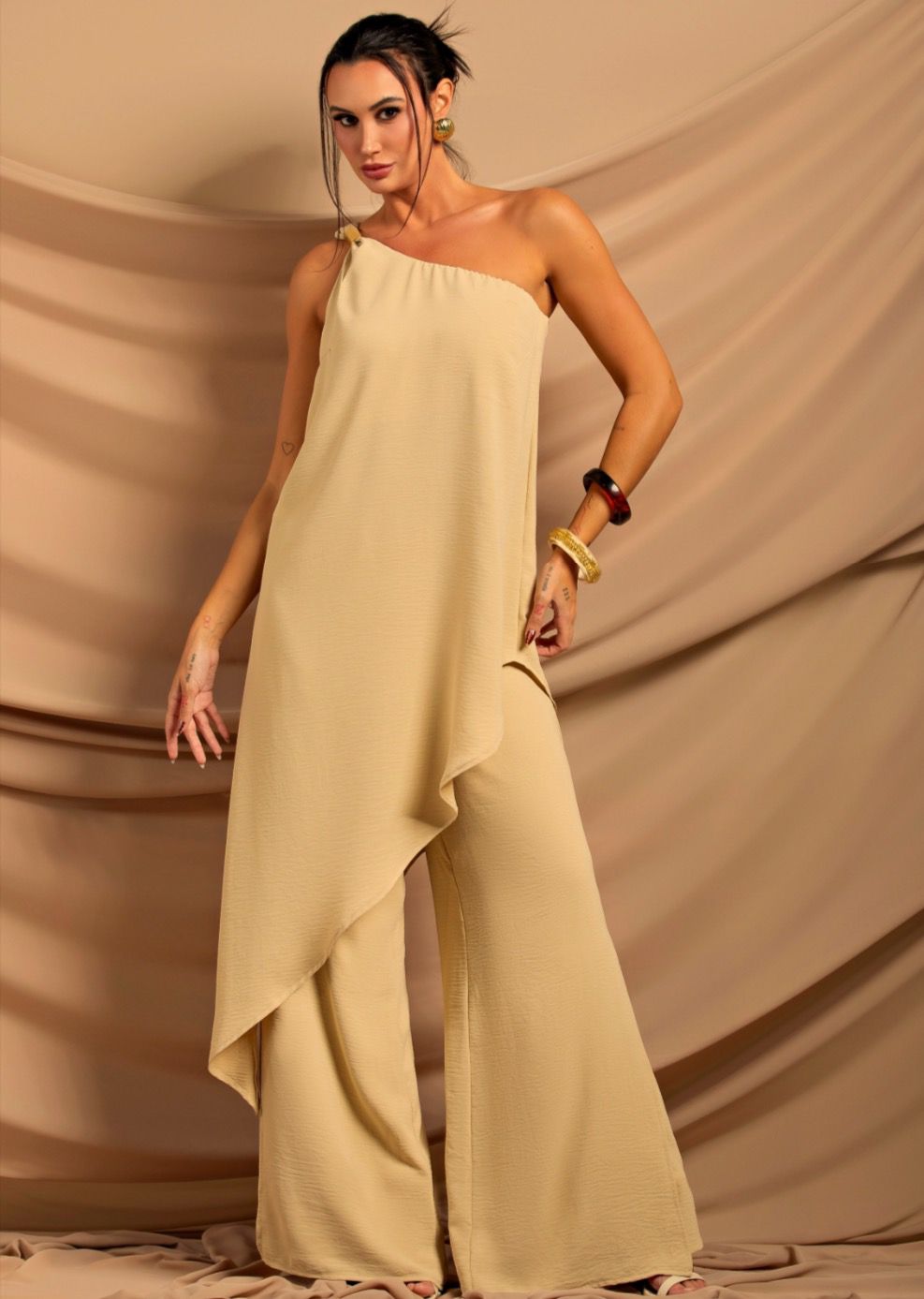 Blusa de Crepe Assimétrica com Alça Única