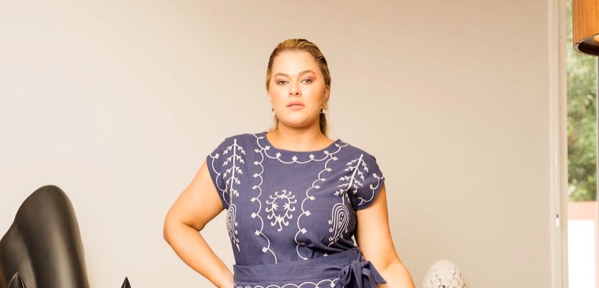 Blusa  Elegante em Linho Bordado